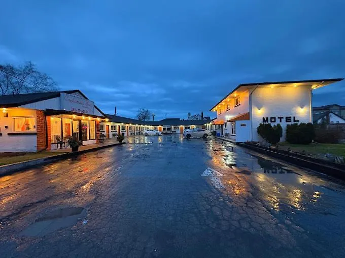 Confessions Inn The Rain Niagara Falls