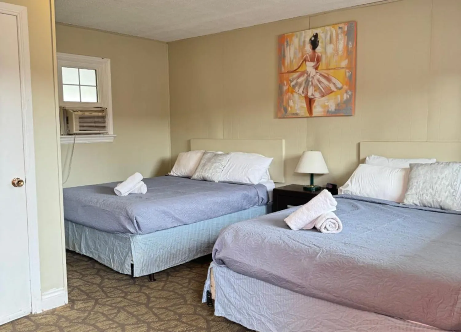 Hotel Confessions Inn The Rain Niagara Falls