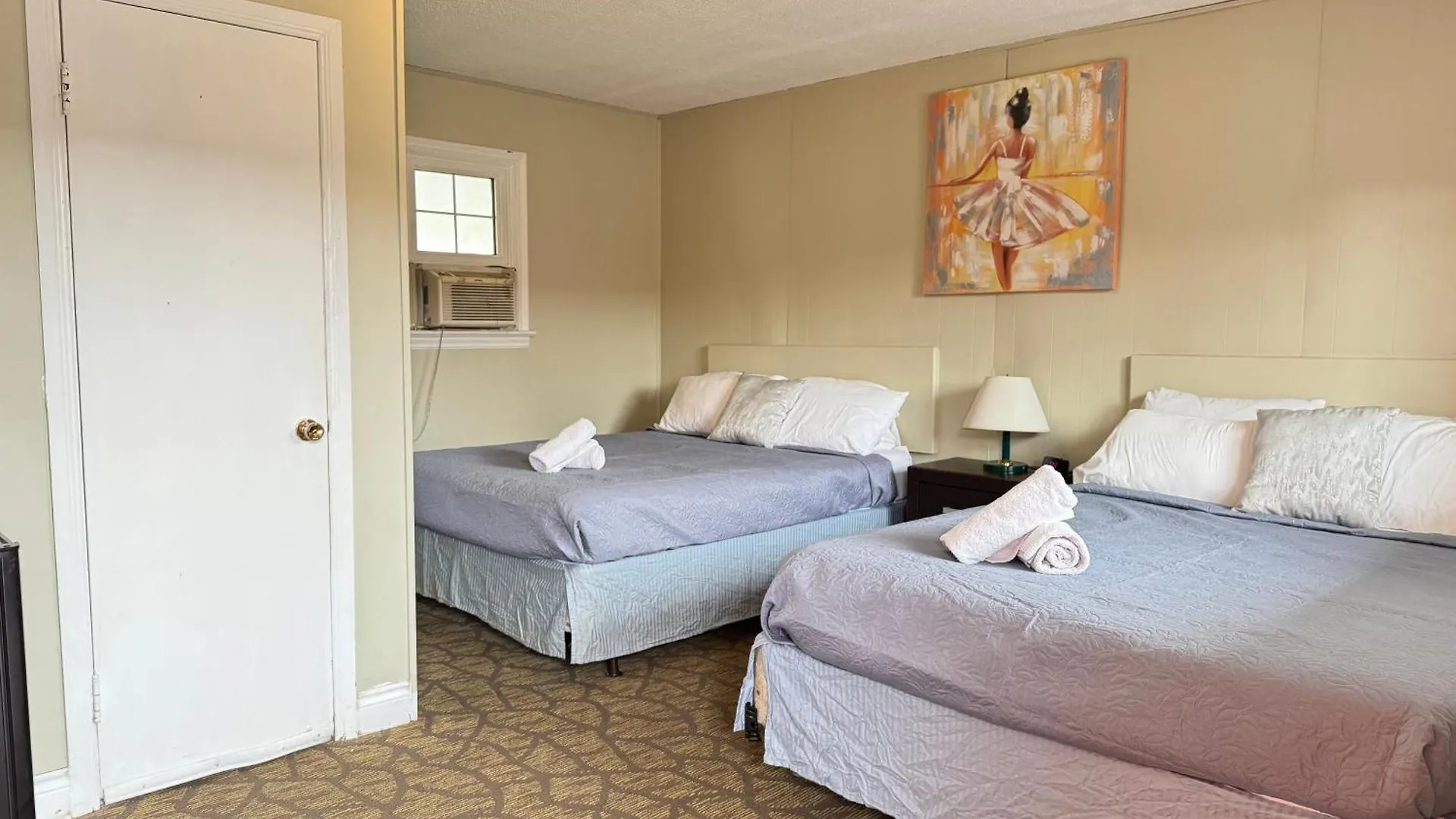 Confessions Inn The Rain Niagara Falls Hotel